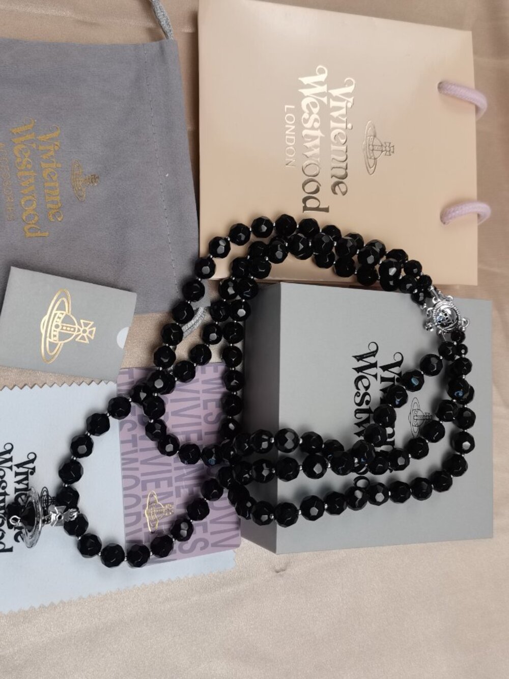 Vivienne Westwood Three Row Pearl Bas Relief Choker in Silver (Brand New) - Picture 9 of 13